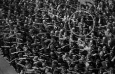 August-Landmesser-Almanya-1936.webp
