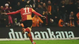 podolski_galatasaray_sevinc_04122015B.webp