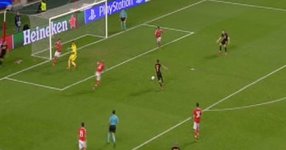 yasin-benfica-macinda-sac-bas-yoldurdu-1446591485.jpg