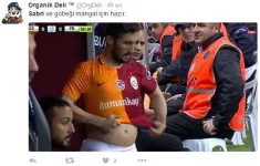 sabri-sarioglu-nun-gobegi-sosyal-medyayi-salladi-8355777_7313_m.webp
