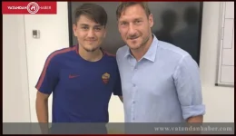 cengiz_under_roma_nin_efnase_kaptani_totti_ile_bulustu_h55014_0977e.webp