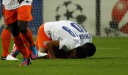 pemain-montpellier-karim-ait-fana-dan-younes-belhanda-merayakan-gol-_121005105315-293.webp