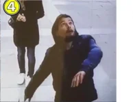 Sokakta Röveşata atan.webp