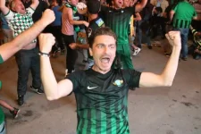 0x0-akhisarlilar-sokaklari-doldurdu-1525980896465.webp