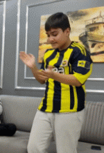 FANATİK_FENERLİLER_VE_BEŞİKTAŞLI_GALATAS_cropped (2).gif