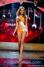 Özge.webp