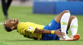 neymar-apos-sofrer-falta-contra-a-servia-03072018115745380.jpeg