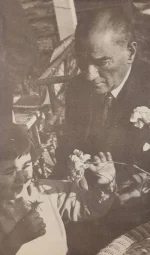 14 Fotoğrafla Türk Çocuğunun En Büyük Dostu Atatürk.webp