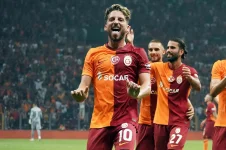 dries-mertens-bu-sezon-ilk-golunu-kaydetti_ebe0ce4.webp