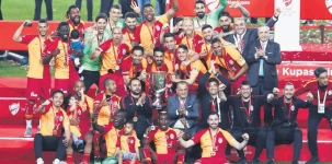 943x468-kupa-beyi-galatasaray-1557963535181.webp