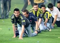 timsah-yuruyusu-yapan-fenerliler_2434721.webp