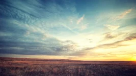 field_dawn_sky_beautiful_scenery_87654_1366x768.webp