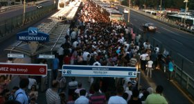 İstanbul-Metrobüs-Kalabalık.jpg İstanbul-Metrobüs-Kalabalık.jpg