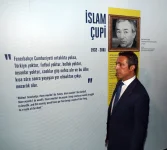 ERiSxcuWoAADPeE.webp
