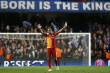 Didier-Drogba-acknowledges-the-fans-3258347.webp