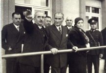 Atatürk’ün Doktorlarla Çekilen 20 Farklı Fotoğrafı.jpeg