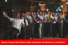 ahmet-kural-halay-cekiyor-dugun-dernek-komik-foto.webp