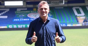 stjepan-tomas-caykur-rizespor-ile-imzaladi-1596798384.jpg